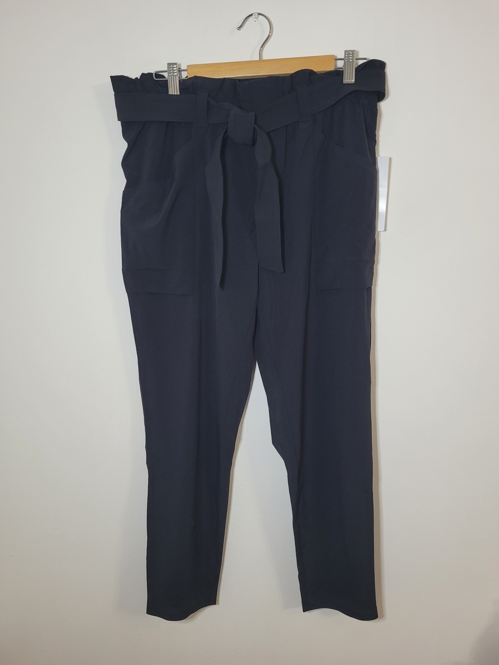 Athleta Paperbag Waisted Belted Tailored Black Pants Size 10 BNWT